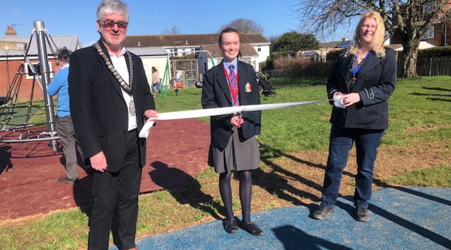 Picture Caption : Cllr Ian Thomas and Cllr Vicky Johns with student Emiko L'Estrange.