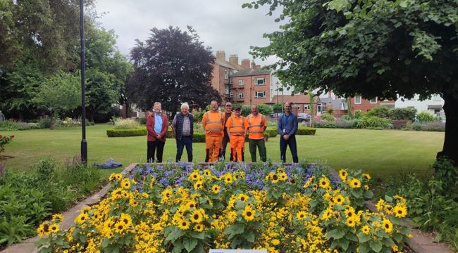 EDDC officers and Cllr Geoff Jung proudly support the Ukraine Humanitarian Appeal. Credit: EDDC