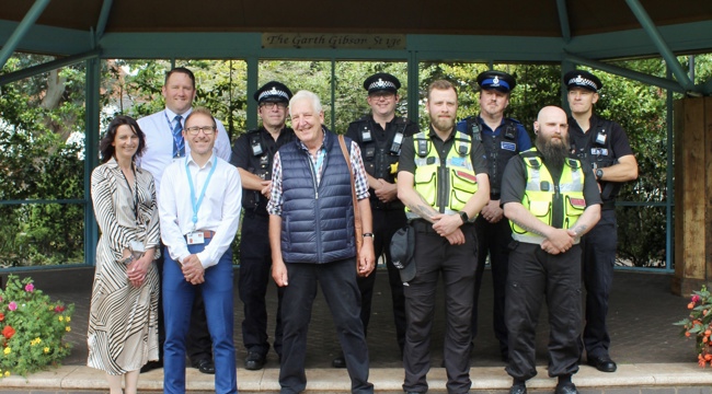 Photo of police officers with Councillor Geoff Jung, East Devon District Council’s portfolio holder for Coast, Country and Environment, and Matt Blythe, Assistant Director for Environmental Health