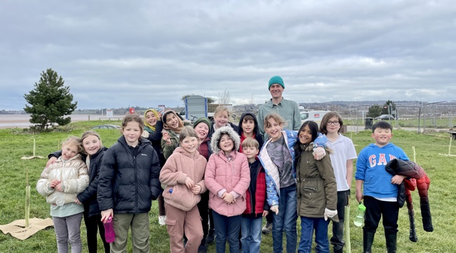 photo of group of schoolchildren who took part in tree planting