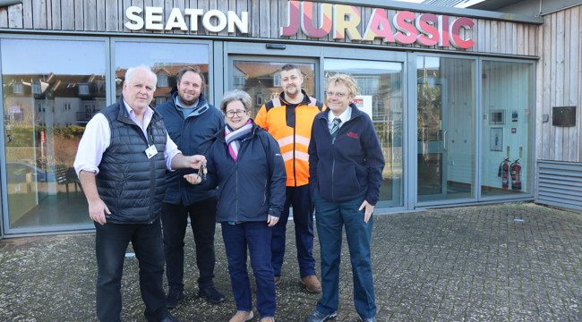Photo of Councillor Paul Arnott with Steve Waite, Jenny Nunn, Lee Taylor and Wendy O’Neill from Seaton Tramway
