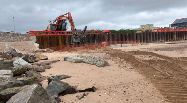 Photo from Exmouth beach towards Exmouth's seawall by Sideshore